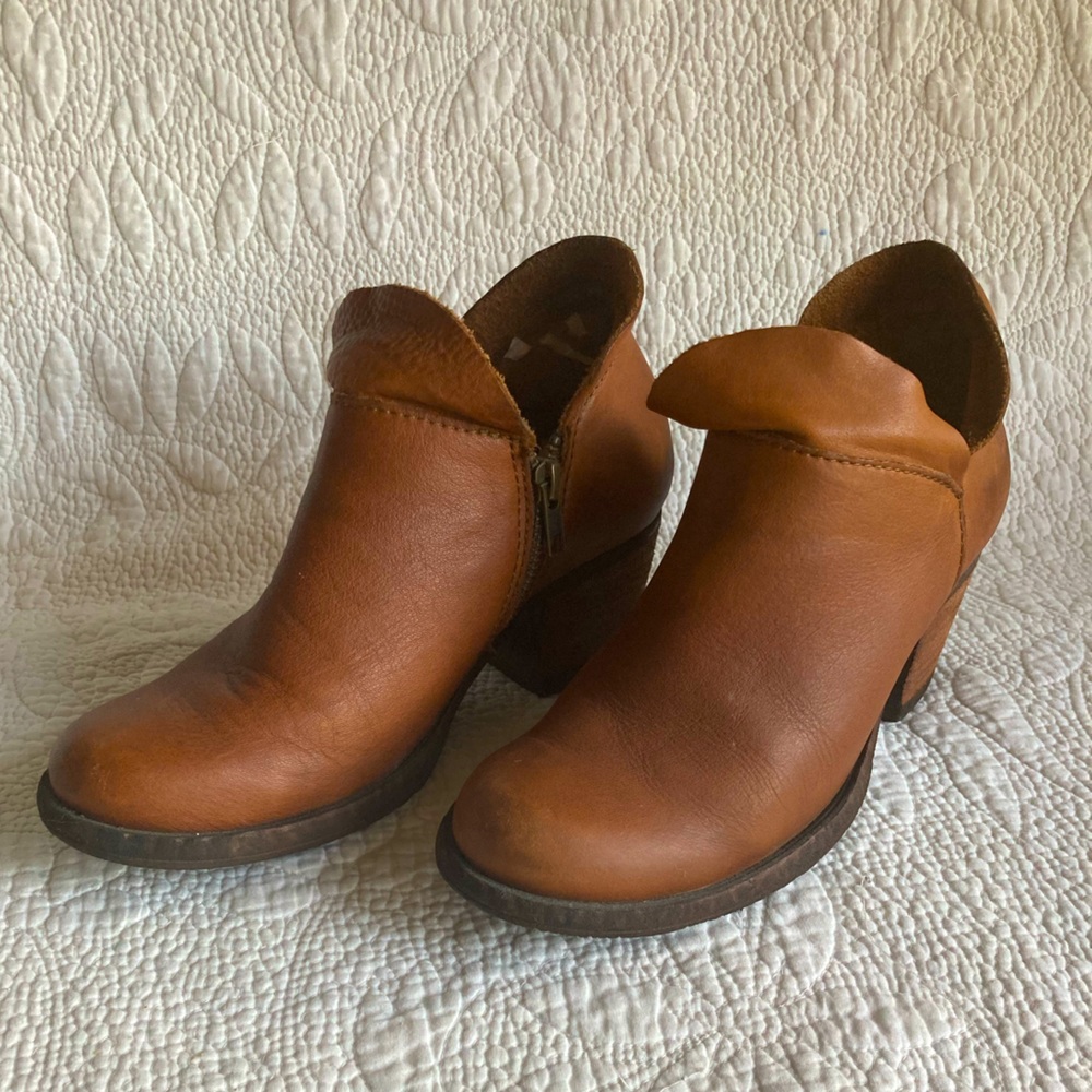 Born | Leather Ankle Bootie | Size 6